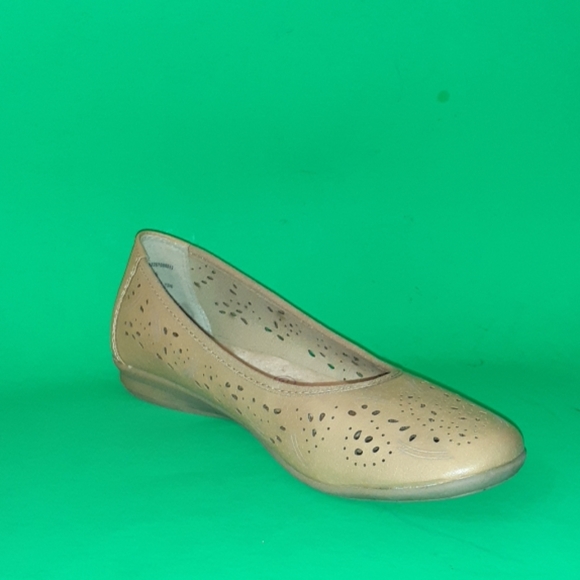 Earth Spirit Shoes - Nude Tan Earth Spirit Flats Size 8